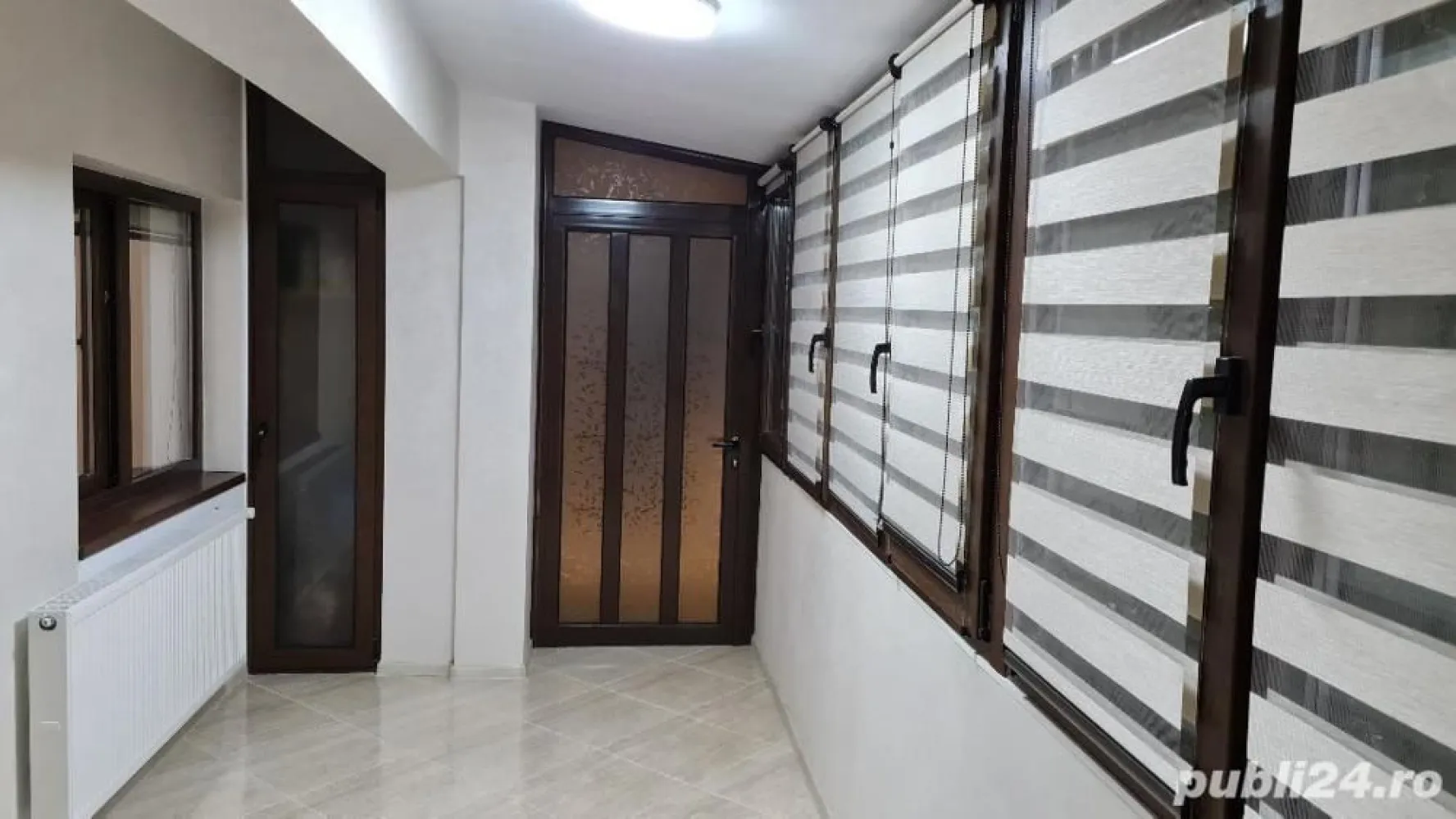 Apartament Independentei 84 mp - Agenția BRASADAS vinde apartament cu 3 camere extinse, 2 bai, renovat complet, CT, AC, 84 mp. boxa.