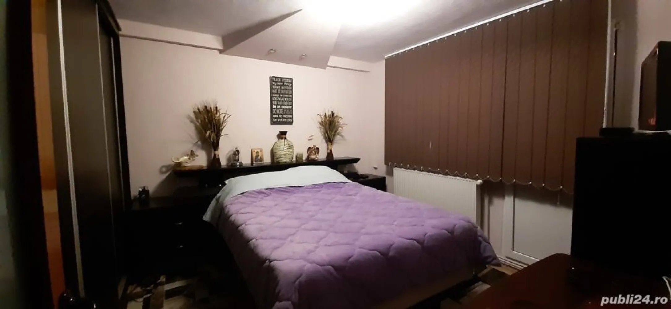4 camere, Drumul Taberei - Particular vând apartament 4 camere confort 1 sporit, proaspăt renovat, 2 unități A.C., centrală termica nouă, geamuri termopan, uși interioare DURAL, faianță, gresie, parchet bucătărie, hol și dormitoare, 
Acces rapid la mijloacele de transport (Valea Argeșului), inclusiv metrou (stația Brâncuși).
Situat într-o zonă cu mult spațiu verde, aproape de biserica Sf. Andrei și școala generală cu același nume.
Acces rapid la magazine (LIDL, Profi, Penny, Mega Image, Kaufland).