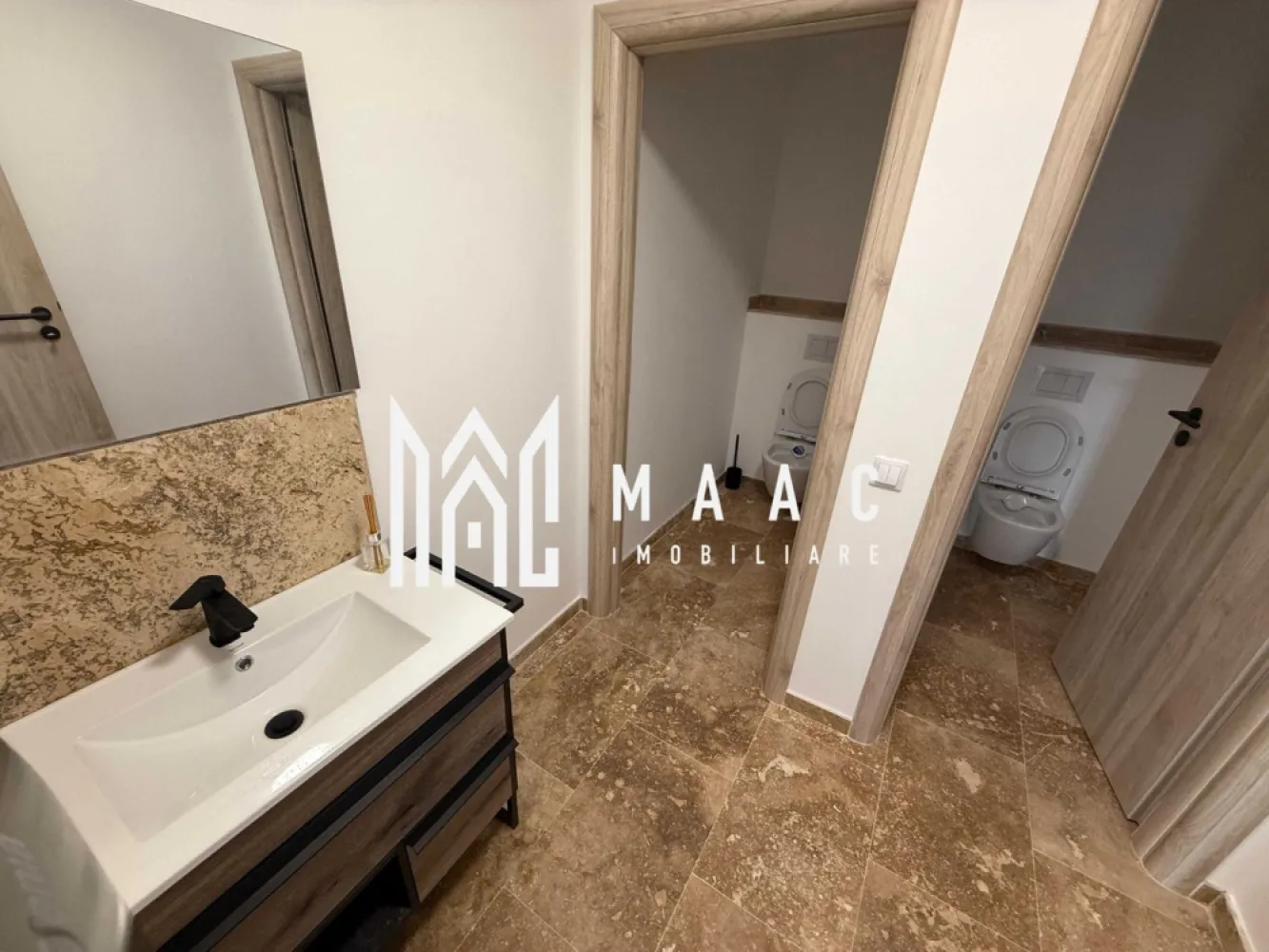 Hală logistică I 1200 mp I Acces TIR I Birouri I Tălmaciu - MAAC Imobiliare vă oferă spre închiriere o hală modernă, recent construită, perfect adaptată pentru activități de depozitare și logistică. Situată strategic, cu acces direct din DN7, această proprietate combină funcționalitatea cu dotări de ultimă generație. Caracteristici principale: Suprafață depozitare: 1200 mp, spațiu generos pentru desfășurarea activităților. Zona birouri: 132 mp – include birouri, recepție și toalete, asigurând un mediu optim pentru operațiuni administrative. Acces încărcare/descărcare: situat frontal și lateral pentru o logistică eficientă. Curte betonată: 2500 mp, destinată parcării și manevrării auto, proiectată pentru trafic greu. Poartă automatizată pentru acces facil și securizat. Incinta iluminată, împrejmuită cu gard și monitorizare video pentru siguranță optimă. Autorizare ISU/pompieri cu avize de funcționare, hidranti interiori și exteriori, conform normelor de siguranță. Dimensiunile halei (22m lățime x 48m lungime x 6m înălțime) permit o utilizare flexibilă, iar toate utilitățile necesare sunt asigurate. Aceasta poate fi locația perfectă pentru dezvoltarea afacerii dumneavoastră. Pentru mai multe detalii sau programarea unei vizionări, nu ezitați să ne contactați, specificând ID CP2557953! }}