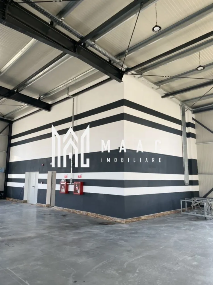 Hală logistică I 1200 mp I Acces TIR I Birouri I Tălmaciu - MAAC Imobiliare vă oferă spre închiriere o hală modernă, recent construită, perfect adaptată pentru activități de depozitare și logistică. Situată strategic, cu acces direct din DN7, această proprietate combină funcționalitatea cu dotări de ultimă generație. Caracteristici principale: Suprafață depozitare: 1200 mp, spațiu generos pentru desfășurarea activităților. Zona birouri: 132 mp – include birouri, recepție și toalete, asigurând un mediu optim pentru operațiuni administrative. Acces încărcare/descărcare: situat frontal și lateral pentru o logistică eficientă. Curte betonată: 2500 mp, destinată parcării și manevrării auto, proiectată pentru trafic greu. Poartă automatizată pentru acces facil și securizat. Incinta iluminată, împrejmuită cu gard și monitorizare video pentru siguranță optimă. Autorizare ISU/pompieri cu avize de funcționare, hidranti interiori și exteriori, conform normelor de siguranță. Dimensiunile halei (22m lățime x 48m lungime x 6m înălțime) permit o utilizare flexibilă, iar toate utilitățile necesare sunt asigurate. Aceasta poate fi locația perfectă pentru dezvoltarea afacerii dumneavoastră. Pentru mai multe detalii sau programarea unei vizionări, nu ezitați să ne contactați, specificând ID CP2557953! }}