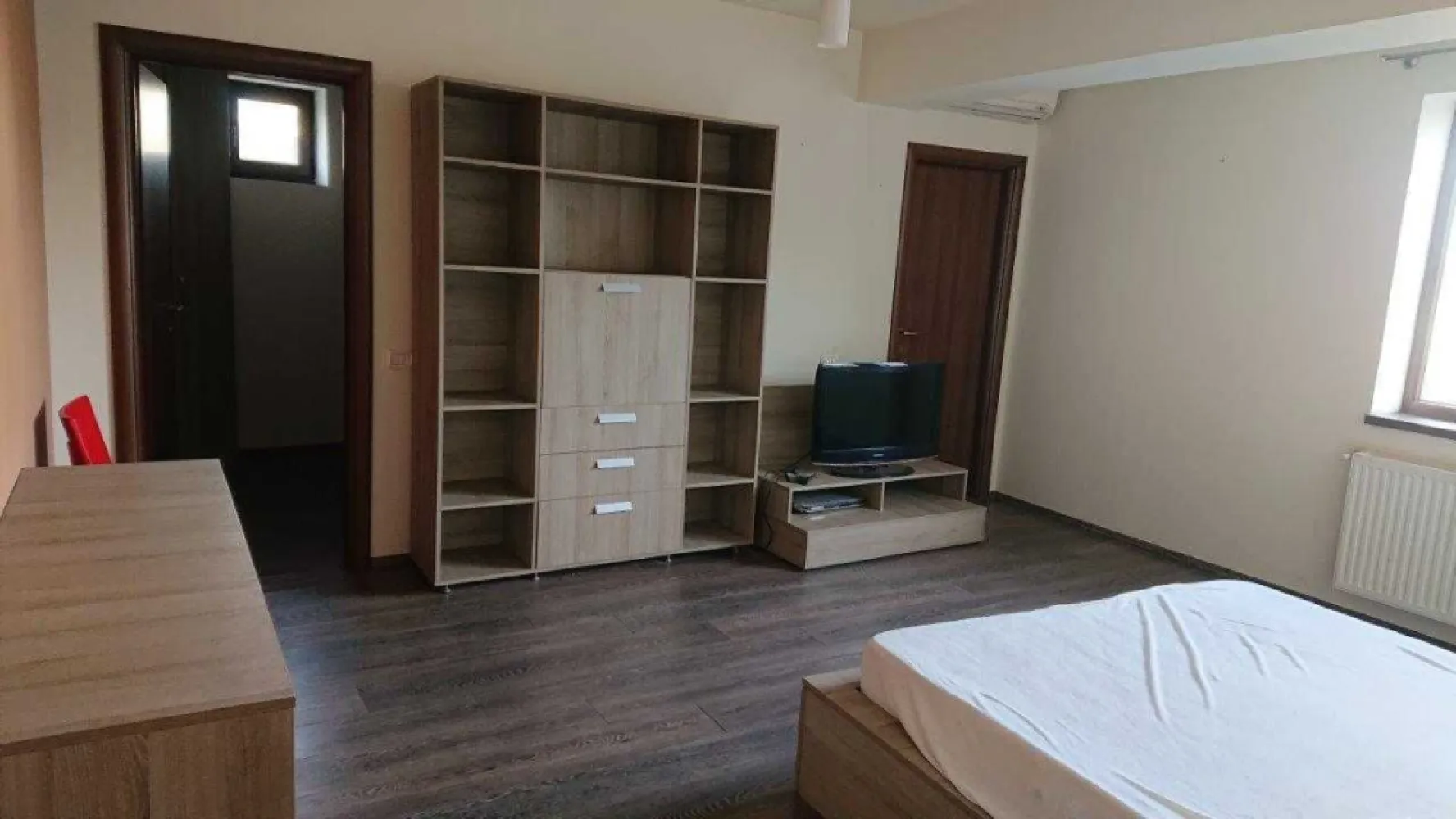 Apartament 5 camere 13 Septembrie - - bloc 2009 Str. Baltaretului nr.27
- living 37,7 mp, bucatarie, 4 dormitoare, 3 bai, dressing, logie si terasa 
- suprafata totala 147,15 mp
- apartament 122,27 mp
- terasa 22,45 mp
- logie 2,45 mp
- apartamentul are toate utilitati si se vinde nemobilat
- va rugam sa cereti detalii doar prin telefon, nu raspundem la mesaje
- exclus agentii, site-uri de promovare sau schimburi!
- proprietar persoana fizica