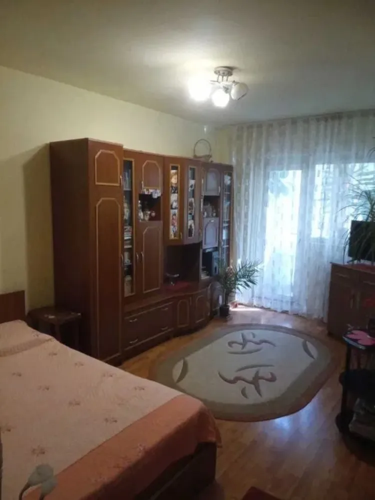 Ag EUROPA vinde gars. 34mp et. 2 zona Pantelimon - Ag EUROPA vinde garsoniera, etaj 2,cf 1, bloc mixt 1982,34 mp,balcon,planul 2 ferit de zgomot si trafic,mobilat,utilat,posibilitate montare centrala,5 minute Mega Mall,National Arena,scoli,mijloace transport.