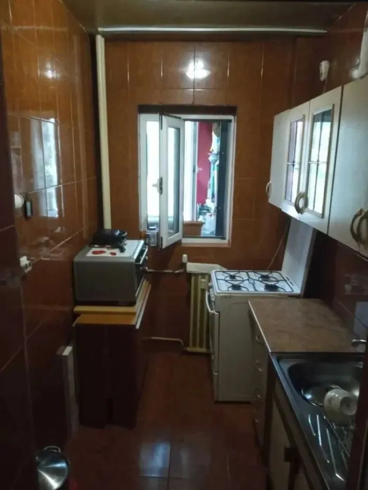 Ag EUROPA vinde gars. 34mp et. 2 zona Pantelimon - Ag EUROPA vinde garsoniera, etaj 2,cf 1, bloc mixt 1982,34 mp,balcon,planul 2 ferit de zgomot si trafic,mobilat,utilat,posibilitate montare centrala,5 minute Mega Mall,National Arena,scoli,mijloace transport.