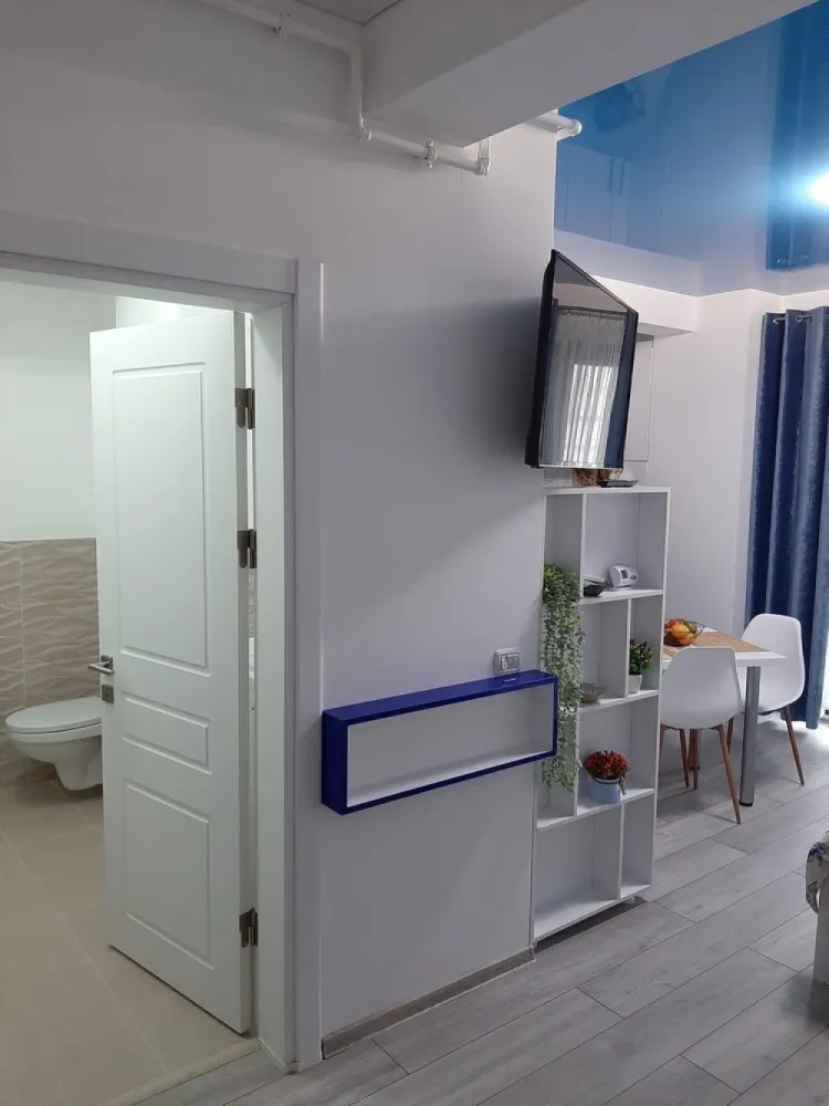 Vând STUDIO construcție 2022 - Vand studio construcție 2022 complet mobilat si utilat la.80 m de plaja pe strada cu Lidl.cu piscină privată.. .La zi cu contractele de gaze si curent ...pret 79.900€ . Strada D10 Mamaia Nord