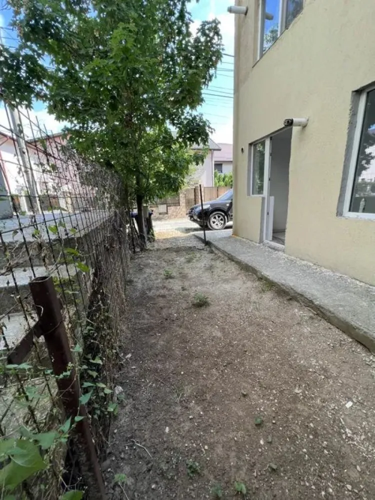 apartament 2 camere Dimitrie Leonida - Apartament 2 camere, semidecomandat, cu gradina proprie (ideal pentru iubitori de animale de companie).
Parter, intr’o cladire compusa din P+ 2E
Centrala proprie, izolatie interior & exterior
An constructie: 2010
Str. Amurgului, Popesti-Leordeni, situat la 5 min de statia de metrou Dimitrie Leonida.