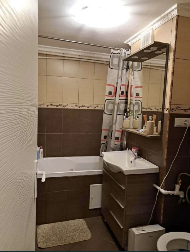 Ag EUROPA vinde apartament în Ardud. - Agenția EUROPA vinde apartament cu 2 camere in Ardud,proaspăt renovat,dotat cu centrala termica și aparat de aer condiționat. Apartamentul se vinde mobilat,la înțelegere cu electrocasnice.pret 33000€