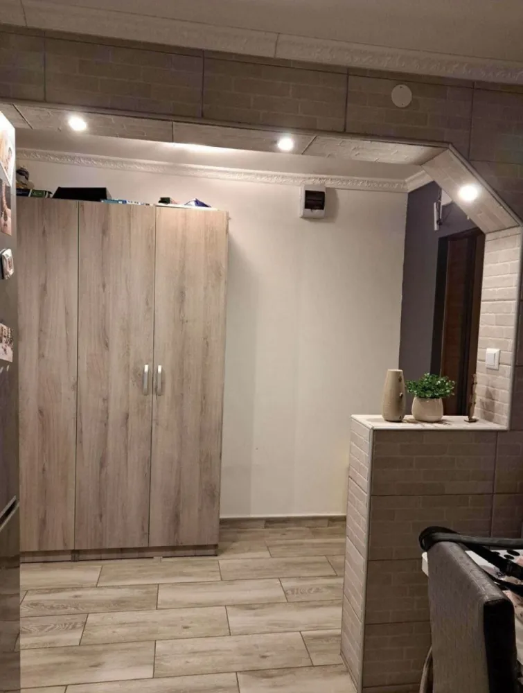 Ag EUROPA vinde apartament în Ardud. - Agenția EUROPA vinde apartament cu 2 camere in Ardud,proaspăt renovat,dotat cu centrala termica și aparat de aer condiționat. Apartamentul se vinde mobilat,la înțelegere cu electrocasnice.pret 33000€