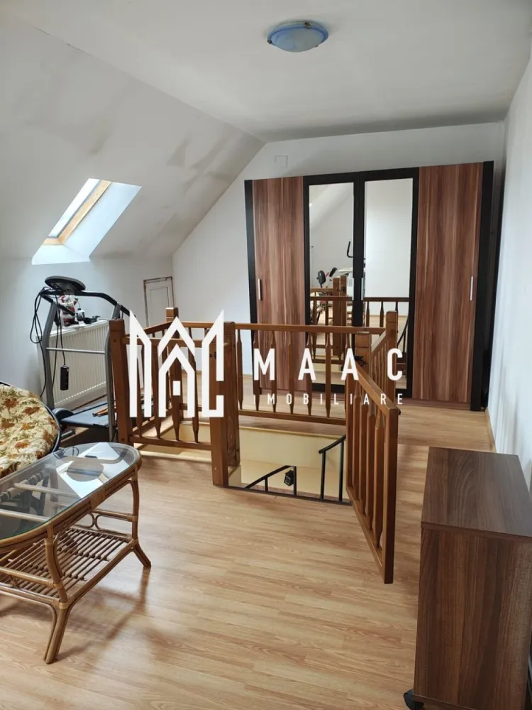 Apartament 2 camere | 37 MPU | Mobilat | Terezian - MAAC Imobilare va prezinta un apartament 2 camere tip mansardă, zona Terezian, în apropierea Pizzeriei Hot, o locație cu acces facil către mijloace de transport, magazine și alte facilități urbane. Caracteristici: Compartimentare pe două niveluri Suprafață bine organizată Etaj: 5 din 5 An construcție mansardă: 2007 Compartimentare interioară: Nivelul I: Hol de acces Baie cu cabină de duș Dormitor luminos Living open-space cu bucătărie complet mobilată și utilată Nivelul II: Zonă de relaxare sau birou Dormitor suplimentar Baie cu cadă. Dotări și beneficii: Se vinde complet mobilat, gata de mutare sau închiriere Centrală termică proprie cu calorifere Luminozitate datorită poziționării și ferestrelor bine amplasate Locație: Aproape de mijloace de transport, magazine, școli și puncte de interes. Pentru mai multe informații sau pentru a programa o vizionare: ID: CP2555655 }}