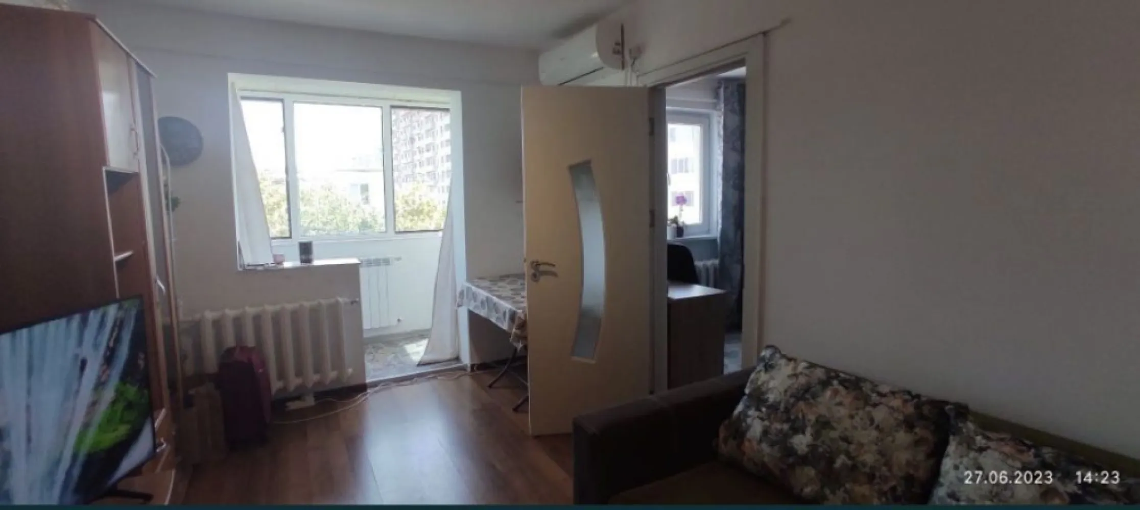 Direct Proprietar. Inel 2. apartament 2 camere, comfort 2 - Direct proprietar ,vând apartament cu 2 camere , confort 2 la etajul 4/4 . Cadastru și intabulare . 
Se accepta și credit imobiliar sau prima casa . 
Este izolat exterior și interior , balcon închis cu ușa și ferestre de termopan .
Apartamentul are incălzire în sistem de termoficare, gaze în curs de montare , aparat de aer condiționat cu funcție de răcire și incălzire , uși celulare noi , parchet, gresie și faianță , ușa metalică și interfon .
Se vinde parțial mobilat și utilat .
In apropiere școli, grădinițe, magazine , restaurant .
Rog seriozitate!