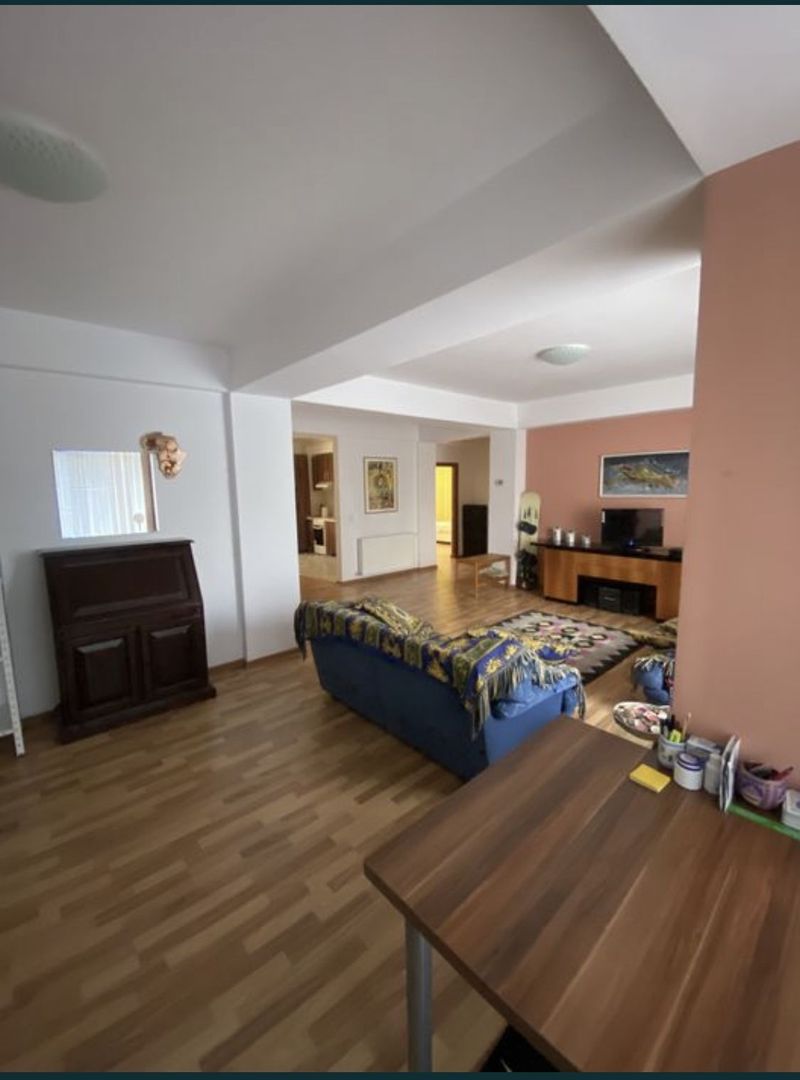 Apartament 3 camere Strada Rodnei