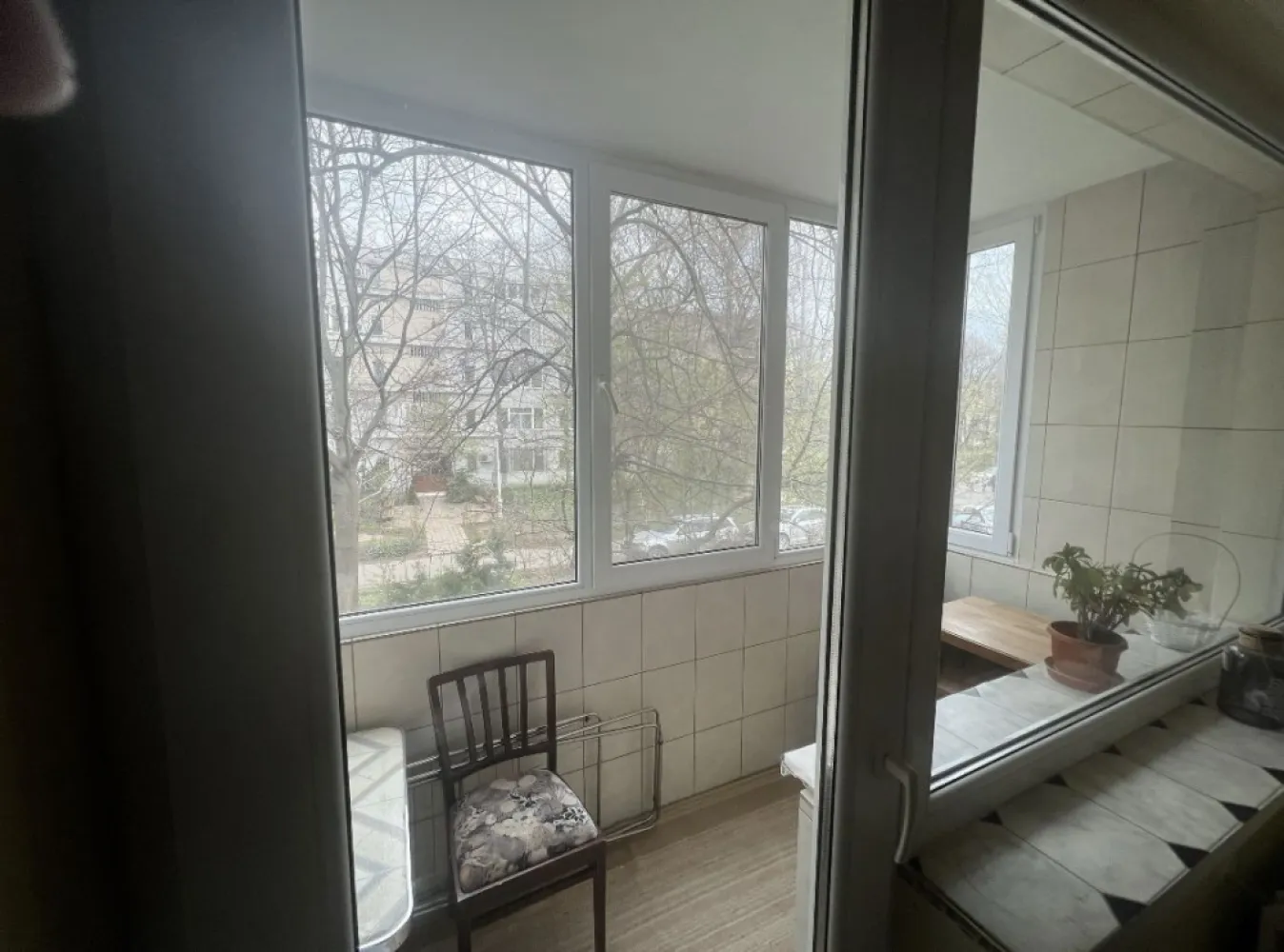 Apartament 2 camere zona Tomis1, etaj 1, zona foarte linistita - Apartament 2 camere zona Tomis 1, zona foarte linistita Etaj 1 Ferestre PVC In apropiere: Scoala 30 Gradinita Se accepta schimburi cu auto
