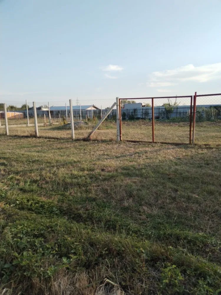 Vand teren intravilan Balta Blonda - Vând 6 arii în zona Balta Blondă la câteva minute de oraș datorită centurii 

Terenul este INTRAVILAN

Este îngrădit, cu drum de acces și utilități în apropierea terenului

Toate actele sunt la zi, fără probleme 

3200€/ arie 

Pentru alte detalii răspund în privat