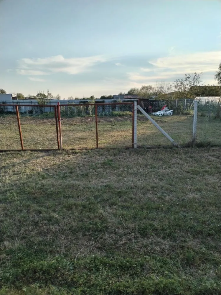 Vand teren intravilan Balta Blonda - Vând 6 arii în zona Balta Blondă la câteva minute de oraș datorită centurii 

Terenul este INTRAVILAN

Este îngrădit, cu drum de acces și utilități în apropierea terenului

Toate actele sunt la zi, fără probleme 

3200€/ arie 

Pentru alte detalii răspund în privat