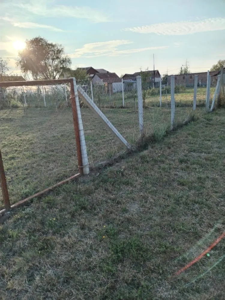 Vand teren intravilan Balta Blonda - Vând 6 arii în zona Balta Blondă la câteva minute de oraș datorită centurii 

Terenul este INTRAVILAN

Este îngrădit, cu drum de acces și utilități în apropierea terenului

Toate actele sunt la zi, fără probleme 

3200€/ arie 

Pentru alte detalii răspund în privat