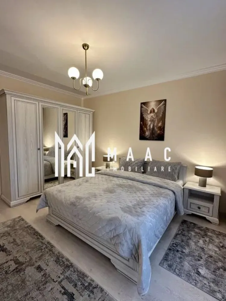 Apartament 3 camere I Decomandat I Terasa I Balanta Residence - MAAC Imobiliare va prezinta un apartament modern cu 3 camere, la etajul 3/4, situat intr-un imobil nou din cartierul Balanta. Compartimentare : Living cu bucatarie open space, 2 dormitoare cu pat matrimonial ( unul cu dressing generos ), baie cu dus si geam pentru aerisire naturala, hol, spatiu depozitare/ spalatorie, terasa de 10mp si balcon. Locuinta ofera tot confortul necesar unei familii sau unui cuplu, totul este absolut nou, fiind la prima închiriere. Apartamentul beneficiază de finisaje de calitate, mobilier modern, electrocasnice performante și multă lumină naturală. Se inchiriaza complet mobilat si utilat. Este amenajat cu bun gust, imbinand elemente clasice cu accente moderne pentru un ambient cald și primitor. 2 locuri de parcare, unul subteran si unul suprateran. In imediata apropiere se afla magazine alimentare, farmacii, gradinita si cresa, scoala Ioan Slavici, Promenada Mall si Centrul Istoric. Nu se accepta animale de companie. Se percepe garantie in cuantumul unei chirii lunare. Se inchiriaza pe minim 12 luni. Pentru mai multe detalii sau vizionari mentionati ID: CP2555193 }}