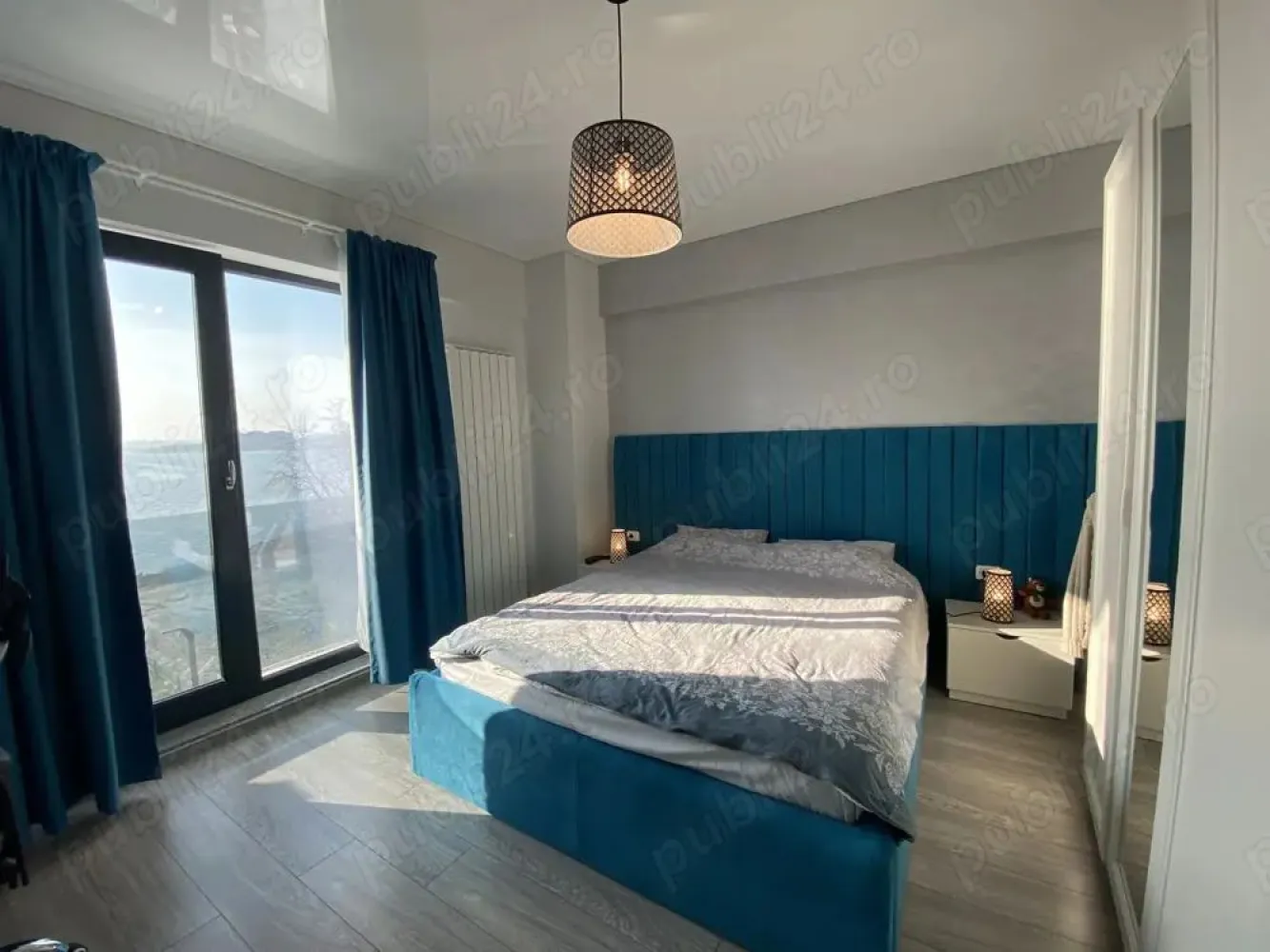Apartament de inchiriat Mamaia Nord de lux, termen lung! - Ofer spre inchiriere apartament in zona Mamaia Nord, la bloc Sunny lake, vedere frontala lac, mobilat si utilat lux si complet. 
Imobilul are doua camere, doua bai , o terasa si ofer loc de parcare inclus!
 Se inchiriaza doar pe termen lung! Pretul pentru 12 luni este ij felul urmatorul:
Lunile : aprilie - 400 euro
 Mai, iunie, iulie, august, septembrie- 650 de euro
Octombrie, noiembrie, decembrie, ianuarie, februarie, martie-400 euro. 
Utilitatile se achita separat. 
Pentru mai multe detalii va rog sa ma contactati.