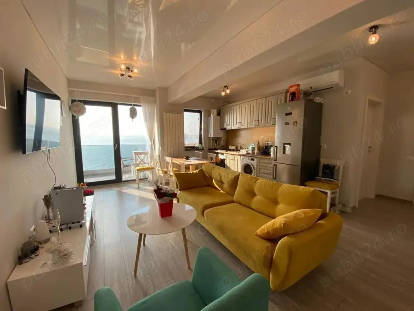 Apartament de inchiriat Mamaia Nord de lux, termen lung! - Ofer spre inchiriere apartament in zona Mamaia Nord, la bloc Sunny lake, vedere frontala lac, mobilat si utilat lux si complet. 
Imobilul are doua camere, doua bai , o terasa si ofer loc de parcare inclus!
 Se inchiriaza doar pe termen lung! Pretul pentru 12 luni este ij felul urmatorul:
Lunile : aprilie - 400 euro
 Mai, iunie, iulie, august, septembrie- 650 de euro
Octombrie, noiembrie, decembrie, ianuarie, februarie, martie-400 euro. 
Utilitatile se achita separat. 
Pentru mai multe detalii va rog sa ma contactati.
