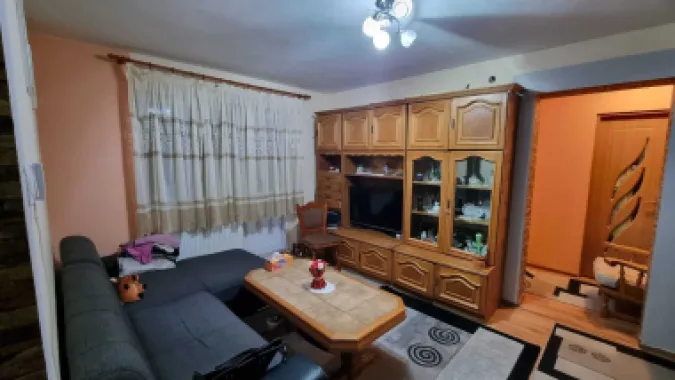 De vanzare apartament 3 camere