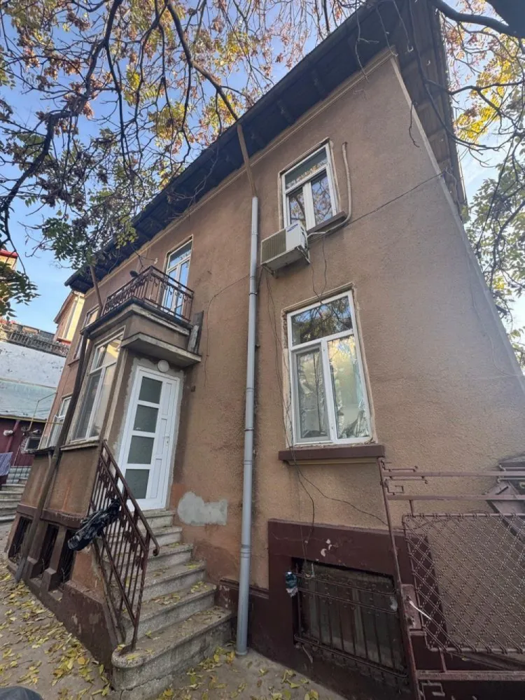 Casa de vanzare langa Parcul Carol - Casă de vânzare la doar cateva minute de Parcul Carol si Piata Unirii, pe str. Lamaitei, casa D- P+1 

Dotari: centrala termica proprie.

Proprietatea este spatioasa, eficient compartimentata, incaperi generoase si luminoase.
Este ideal ca si rezidenta pentru o firma care doreste sa isi desfasoare activitatea intr-un mediu placut, aproape de centrul orasului!