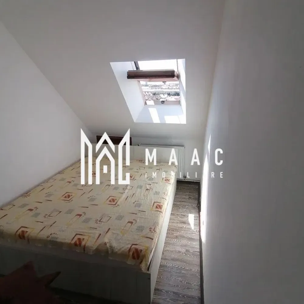 Apartament 3 camere | 55 MP | Decomandat | Mobilat | Lazaret - MAAC Imobiliare va prezinta un Apartament mansardat cu 3 camere, decomandat – Etaj 5 – Zona Lazaret, aproape de centru. Caracteristici: Compartimentare pe 2 niveluri Etaj: 5 (mansardă) An construcție mansardă: 2008 Locație: Zona Lazaret – aproape de Mall, centru și mijloace de transport Compartimentare interioară: Nivel 1 Living deschis și luminos Bucătărie open-space Baie cu cabină de duș Nivel 2 2 dormitoare separate Dotări și facilități: Centrală termică proprie cu calorifere Avantaje suplimentare: Poziționare excelentă, cu acces rapid către: Mall, centrul orașului, stații de autobuz și alte facilități urbane. Construcție recentă a mansardei (2008). Pentru mai multe informații sau pentru a programa o vizionare: ID: CP2554114 }}