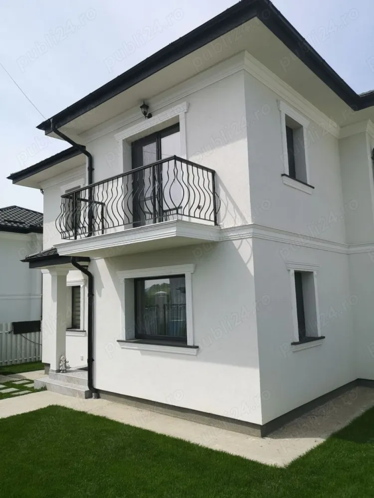 Casa de vânzare Miroslava D+P+1E - Proprietar vând casă model deosebit tip mediteranean în Vorovesti-Miroslava D+P+1E racordată la toate utilitățile,139mp utili, 430 mp teren, 15mp beci, Terasa acoperita 15mp.
Ascces rapid la strada principală asfaltata 150m, stație de autobuz la 200m,spălătorie auto la 200 m,supermarket, farmacie, grădiniță, școală.
Instalație automatizata de irigare
Centrala termica prin condensare - sistem de incalzire centralizat pe 3 zone cu termostate. 
Canalizare tip fosa ecologica 
Încălzire în pardoseala la parter și etaj calorifere. 
Finisaje de înaltă calitate,loc de parcare. 
Construcție 2022 
Scari interioare din lemn masiv
Uși lemn masiv
Mobila bucătărie pe comanda din MDF Vopsit
Bai echipate complet, vas wc suspendat grohe, lavoar ceramica, etc. 
Cabina de dus și cada premium cu termostat grohe. 
Demisol - Beci 15m 
Parter- Living spațios, bucătărie separată cu ieșire pe terasă, hol, baie
Etaj- 3 camere cu balcoane, baie, hol, pod pentru depozitare.

 Preț 230.000eur - persoana fizica -(zero șapte patru trei șapte opt noua zero trei șapte)