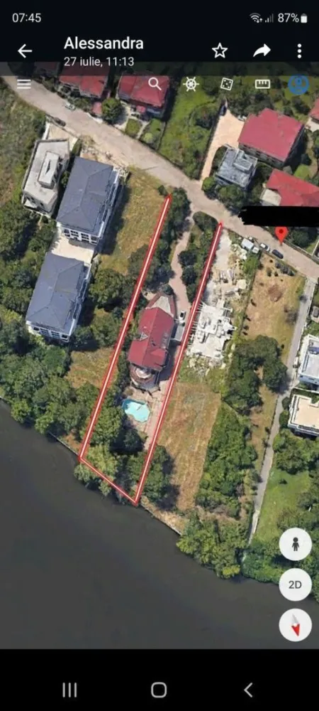 Vilă deschidere lac Grivița direct proprietar cu 20 m și 20 strada - Va propunem spre vânzare o casa deosebita care se remarca atât prin suprafața terenului pe care este amplasată de 2000 metri cu deschidere de 20 m la lacul Grivița și 20 metri deschidere cu strada Scrovistea.
Vila are o suprafață de 350 m pătrați locuibili și este compusa din garaj demisol parter și etaj ,la demisol avem camera tehnica o alta camera mare de depozitare baie sala fitness și sauna .
Parter avem birou bucătărie baie living cu ieșire terasa acces la piscina .
Etaj avem 3 dormitoare cu trei bai din care un dormitor este matrimonial cu baie proprie și terasa .
Pentru informații ma puteți contacta la nr de mai jos.