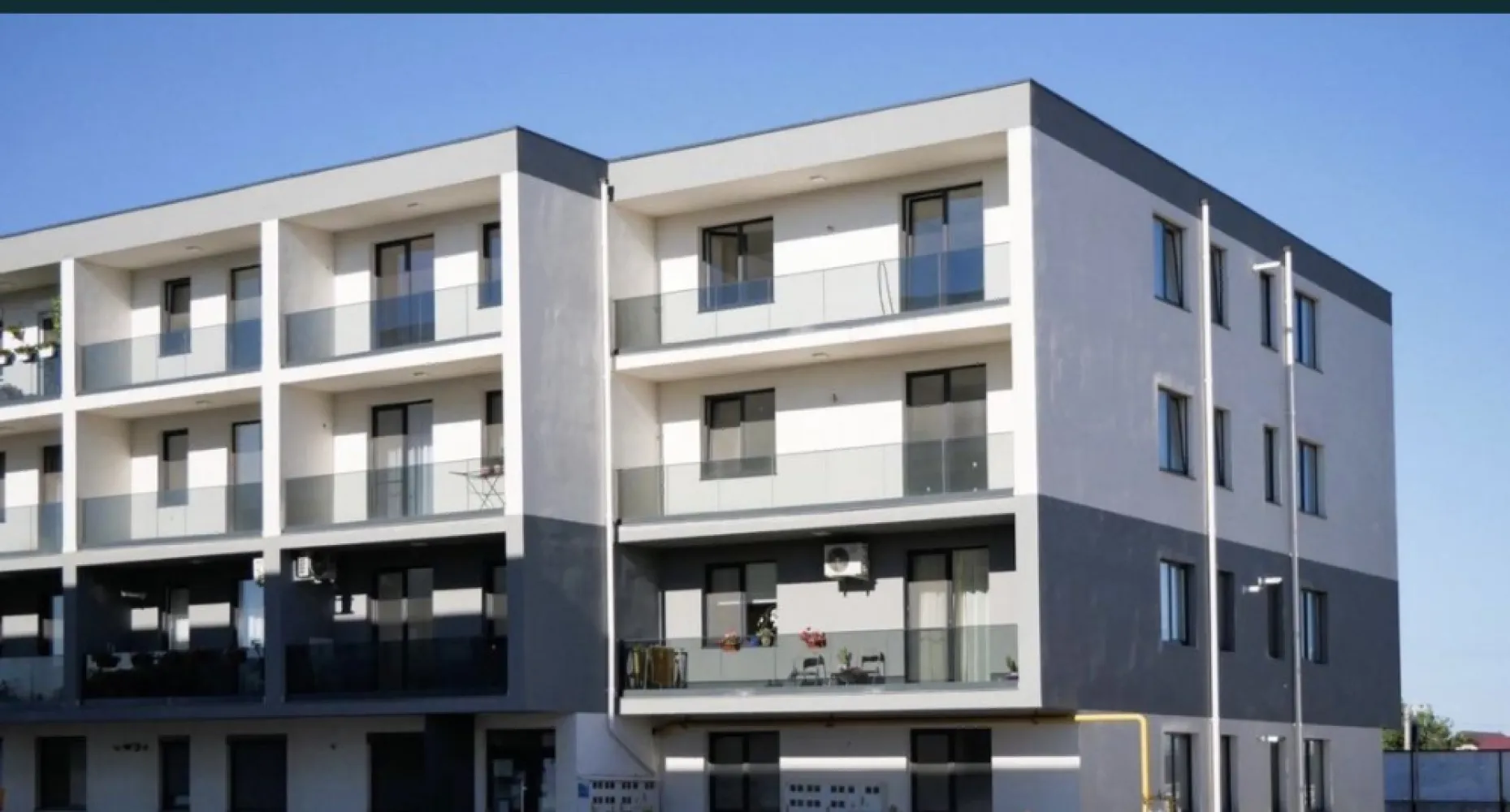 Studio 36 mp Lumina Residence finisaje la cheie - Lumina Residence reprezintă o investiție sustenabilă de viitor dar și o oază de liniște, amplasat la doar 15 minute de orașul Constanța și de stațiunea Mamaia.

7 imobile, construite pe o suprafață de 17.000 mp, cu toate facilitățile necesare. Centru comercial, loc de joacă pentru copii, supermarket și parcare privată.

Toate apartamentele (65mp) și studio-urile (cu suprafețe între 36 și 43mp) sunt compartimentate inteligent și spațioase, pentru ca tu să te bucuri cu adevărat de noua ta casă. În plus, toate imobilele beneficiază de terase generoase.

Fiecare stil de design are o amprentă contemporană, fără să afecteze, însă, căldura și confortul interioarelor, fiind un tribut adus materialelor rezistente, designului de calitate și finisajelor de top.

Prețuri începând de la 1000 euro/mp (tva 5% inclus). 

Esti pregătit să faci pasul spre cel mai drag loc ție?

Află mai multe online pe www.luminaresidence.ro