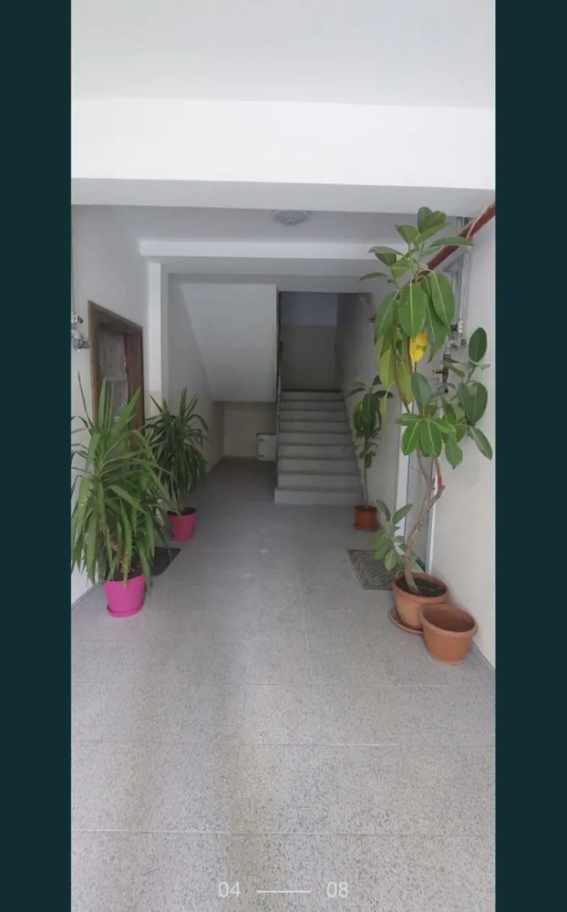 Proprietar Apartament 64 mp utili Constanta - apartamentele se afla la stadiul de alb cu toate utilitatile trase.

Direct de la dezvoltator ofer la vanzare intr un cartier Rezidential Apartamente si Garsoniere pe un teren de 3311 mp.
Sau Construit 2 blocuri P+3 cu amprenta de 400 mp fiecare bloc.

Locatarii blocurilor au urmatorele facilitati: locuri de parcare , locuri de biciclete , loc de joaca pentru copii , loc pentru pubele , spatiu verde,racordare la apa si canalizare , gaze , curent electric , Poarta electrica la intrare in curte.

Adresa blocurilor:str. Calafatului nr. 38 c

( cartier viile noi str.calafatului este intre str.comarnic si soseaua din vii )

#Apartamente 63 mp utili
Pret incepand de la 48.850 € la alb.

#Garsoniere 37 mp utili
Pret incepand de la 35.850 € la alb

Parcare contra cost

Apartamentele la alb se vor oferi in stadiul urmator ( pereti finisati pana la lavabil,pardoseala sapa elicopterizata,instalatii electrice , termice si sanitare,Usa la intrare si geamuri )

Apartamentele la cheie se vor oferi in stadiul urmator ( usi interioare si exterior,parchet , faianta ,gresie , centrala termica , radiatoare otel , lavabil alb pe pereti )

Nu ezitati sa sunati
Mai multe detalii la telefon