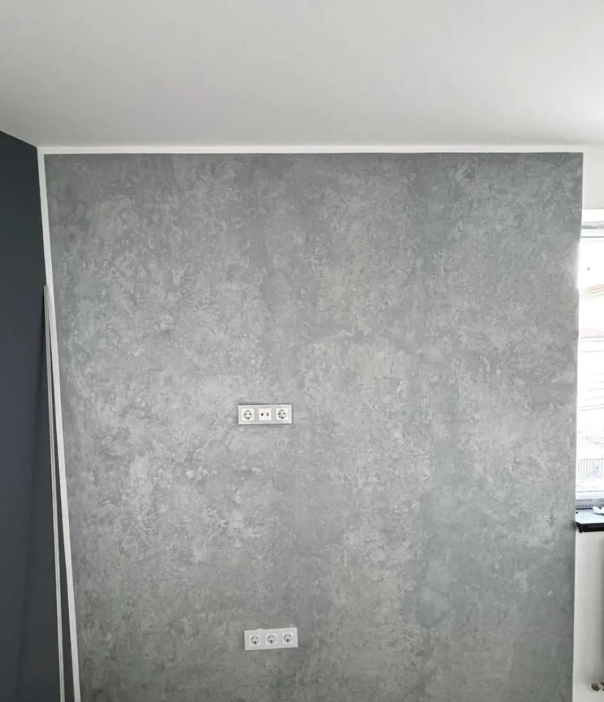 Ap 2 camere zona Elvila - Apartament 2 camere in suprafata utila totala 52,25 mp si suprafata costruita de 61,05 la etaj 1. ( living 28 mp). Balcon: suprafata: 8,80 1 loc de Parcare inclus acoperit. Cadastrabil. Baia complet utilata, functionala, cada functionala baterie GROHE, was toaleta functional GROHE, ventilator tubaj mare, Living + Dormitor decor Stuco di Perla, Brau din sticla bucatarie, Usi montate, Dormitor parchet pus + stuco pe perete. Prize si intrerupatoare pe touch. Plasa insecte tractabila usa balcon + geamuri. Interfon. Centrala pe gaze VAILLANT de buna calitate, perfect functionala(ruleaza in momentul de fata), Radiatoare din Aluminiu. Apartament FOARTE CALDUROS. LIFT. Bloc NOU. Pregatire pentru aer conditionat.(tevile trase prin perete doar montat) APA, LUMINA,GAZE total functionale - contracte ENEL si ENGIE facute pe persoana fizica(nu toti au este un plus). Toate materialele care s-au folosit au fost de calitate.