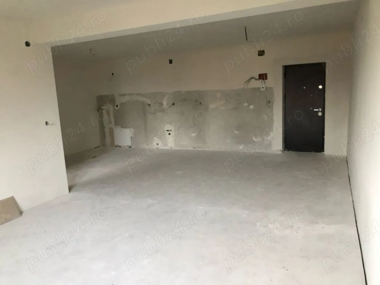 BRASADAS vinde ap 2 cam NOI Careiului. - Agentia Imobiliara BRASADAS vinde apartament cu doua camere cu suprafata 70,76 mp. Living Bucatarie 43,90 mp Dormitor 15,76 mp Baie 6,10 mp balcon 5 mp. 
Parcare Auto asfaltat inclus in pret cu poarta cu telecomanda ,interfon, incalzire in pardoseala geamuri termopan 

Apartamentul se afla pe str Careiului în imediată vecinătate a numeroase magazine restaurante și centre comerciale:
Auchan shopping ,shopping
city Satu Mare KFC Mcdonalds etc
Dispunem de apartamente :

3 camere 2 dormitoare living bucătărie închisă, baie și două balcoane tip terasa 96,8 mp.

Www.brasadas.com.
