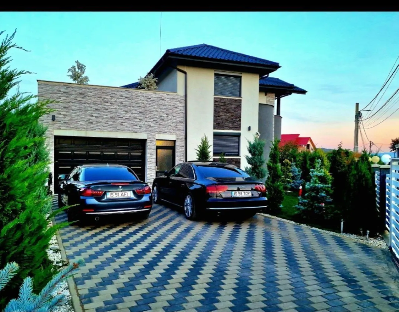 vila ,casa centru Sorogari langa parc,lac 200 m de lac Aroneanu - vila p+1 construita și intabulata în 2022 construita personal și locuita personal amplasata în centrul satului sorogari com aroneanu la drum asfaltat ca reper terenul fotbal, parcul și azil bătrâni idriscare suprafata teren 600 mp suprafața casei 321 mp care include pe lângă supraf utila garajul ,2 balcoane,beci,terasa mare sus,terasa jos construita cu cele mai bune materiale la acel timp ,premium fundația solida în care s au investit f multi bani beton doar la cifa de calitate supravegheata de un diriginte de șantier la orice pas, carte tehnica * caramida brikstore * acoperis Lindab nordic 400 negru mat *izolație vata bazaltica Sto, iar podul cu spuma poliuretanica celula inchisa *tencuiala decorativa STO *încălzire în pardoseala pe ambele niveluri Rehau *tamplarie salamander premium 7 camere adf exclusive negru mat *sistem smart termostate și aplicație Salus *sistem camere smart hikvision *sistem aspersoare gradina rainbird mobilata și utilata complet de lux> ca utilități avem apa și canalizare,curent trifazat 380v, gazul racordare 2023, drum asfaltat, sursa încălzire Pompa căldură aer apa 12 kw trifazata
încălzire și răcire pardoseală pe ambele niveluri
2 aparate de Ac Smart aplicație 
 COLABOREZ CU AGENTIILE IMOBILIARE OFER COMISIONUL
 preț 400K euro 
tel zero75*****22,
 UPDATE PRETUL FINAL AL CASEI MOBILATA UTILAT COMPLET TOTUL PREMIUM CU SISTEM PANOURI FOTOVOLTAICE DE 6KW HUAWEI SI POMPA DE CALDURA AER APA 
TRIFAZATA HYUNDAY 12KW
 ESTE FINAL 400 MII euro.