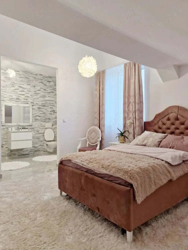 BRASADAS vinde ap 4 cam 130 mp in cladire istorica. - Agentia imobiliara BRASADAS vinde un apartament premium construit pe doua etaje cu suprafata totala de 130 mp. ce oferă combinația rară dintre farmecul unei clădiri istorice și confortul unei locuințe moderne, într-una dintre cele mai căutate zone din Satu Mare.
Are 4 camere spațioase, 2 băi generoase, o baie prevazuta cu duș si cealalta prevazuta cu cadă încastrată in podea.
Bucătărie elegantă, scară interioară, renovare premium, încălzire în pardoseală, centrală proprie, geamuri termopan, aer conditionat, sistem de supraveghere video.
Poziție excelentă: aproape de școli, licee, instituții și parcuri.
Www.brasadas.com.
