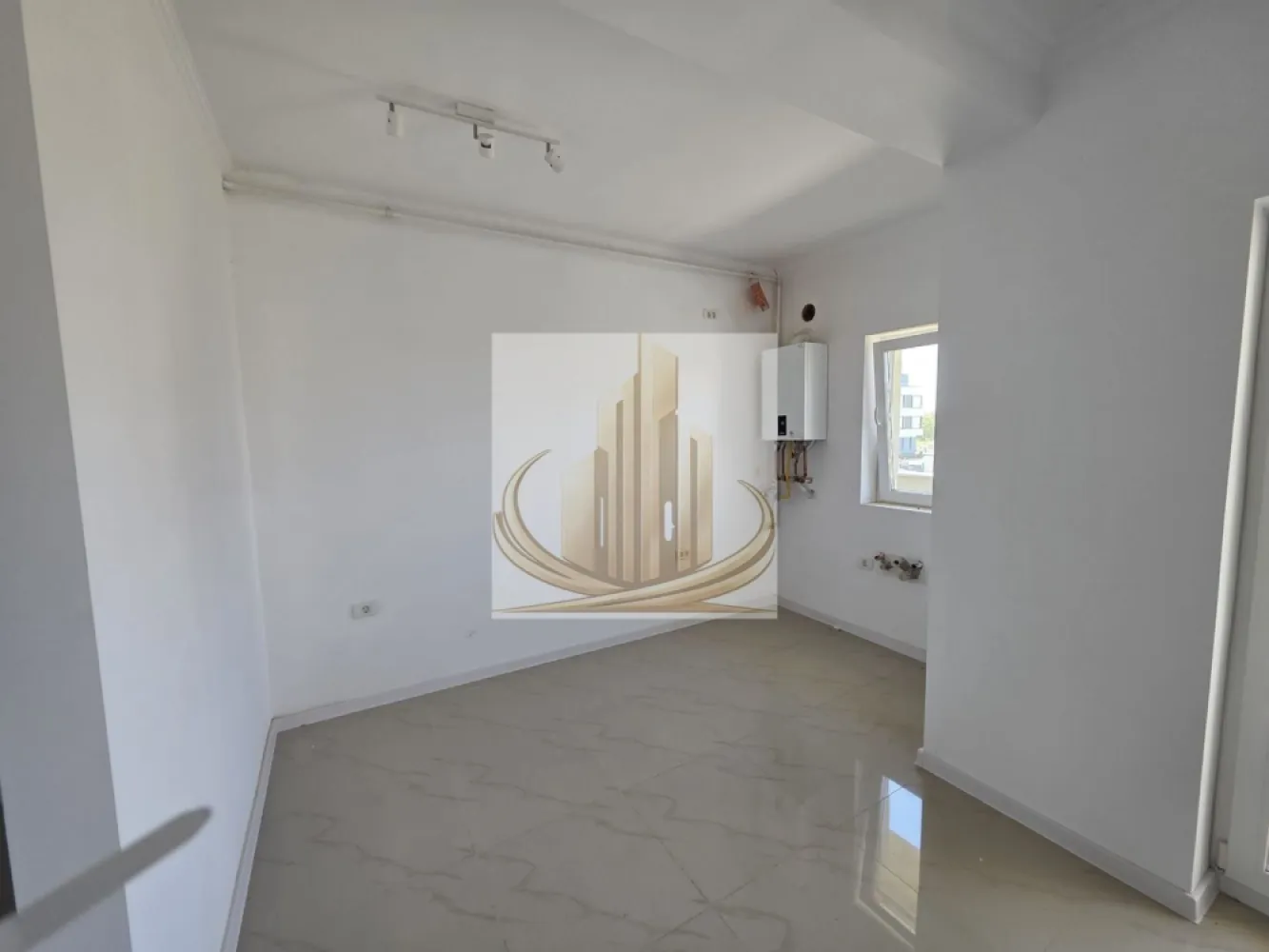 Apartament 3 camere, etaj 1, bloc nou, Zona Mehala - Grand Mobilis Imobiliare vă propune spre vânzare:

Apartament cu 3 camere, situat la etajul 1 al unui bloc nou, cu o suprafață utilă de 65 mp, la care se adaugă o terasă generoasă de 12 mp.

Caracteristici:

Încălzire în pardoseală
Aer condiționat
Compartimentare eficientă
Terasă spațioasă
Loc de parcare inclus în CF

Apartamentul se află într-un imobil nou, oferind confort sporit și finisaje moderne, ideal atât pentru locuit, cât și pentru investiție.

ID Intern CP3061174