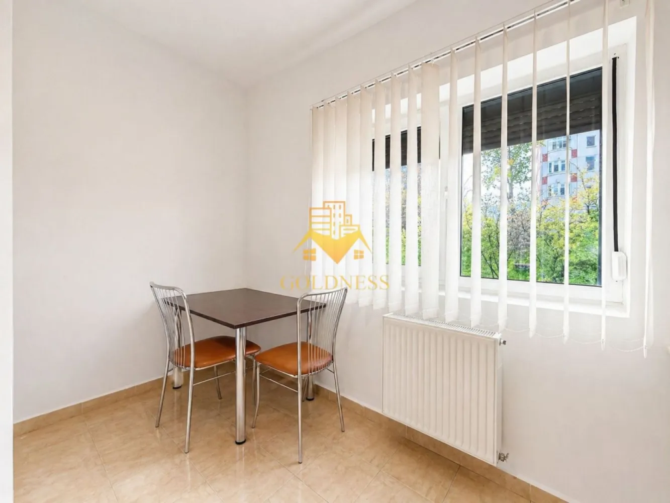 O cameră , Zorilor,UTCN, Observatorului, Sigma, Golden Tulip, UMF - GOLDNESS Imobiliare vă propune spre închiriere un apartament cu o cameră complet mobilat și utilat, la etajul 1 într-un imobil de 11 etaje, în Cartierul Zorilor.
Posibilitate de a parca in zona !
Se află în apropierea stațiilor de transport în comun, magazine, restaurante, spații verzi, farmacii, etc. 

Apartamentul este compartimentat astfel:
 - dormitor cu pat matrimonial, dressing, noptiere
 - living cu bucatarie open space complet utilată și mobilată, loc de servit masa 
 - baie cu cadă, calorifer port prosop și dulap pentru depozitare.
- balcon

Imobilul este dotat cu toate cele necesare- centrală proprie, frigider, aragaz, hotă, mașină de spălat haine, televizor, etc. 

Dacă sunteți interesați de acest apartament și doriți să îl vizionați, dar și pentru alte oferte nu ezitați să ne contactați telefonic sau prin e-mail. Vă stăm la dispoziție!
Pentru intermediere se percepe un comision de 50% din prețul chiriei!
