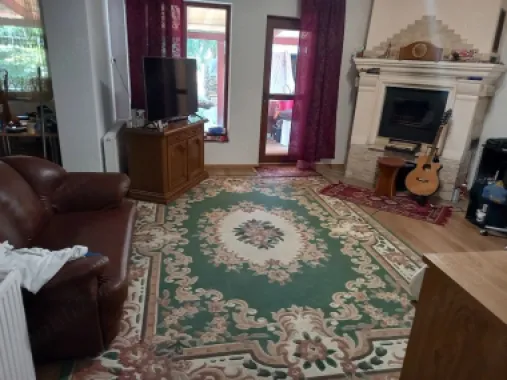 BRASADAS vinde casa cu etaj 5 cam in zona Titulescu.