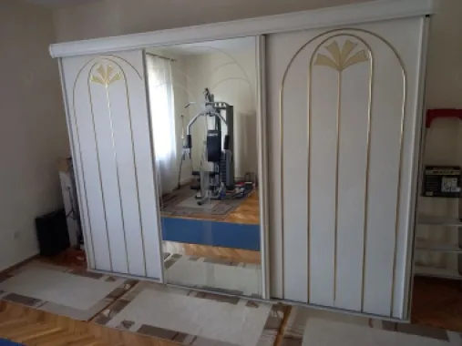 BRASADAS vinde casa cu etaj 5 cam in zona Titulescu.