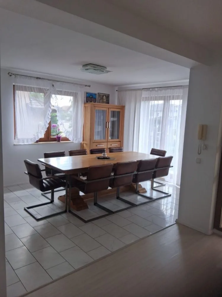 BRASADAS vinde casa cu etaj in zona Alecu Russo - Agentia imobiliara BRASADAS vinde casa construita pe un de teren de 600 mp, de tip D+P+M, izolată, compartimentare moderna, toate utilitățile, strada asfaltată. Casa dispune de:
 -3 dormitoare la etaj
-1 baie la etaj 
- o camera tip dressing la etaj
-2 terase (una la etaj, una la parter)
-salon f spațios la parter, bucătărie mare, zona pt servirea mesei,o baie și un dormitor, geamuri termopan, uși interioare termopan. 240 de metri pătrați în total, 120 mp pe nivel, Interiorul are finisaje de calitate., încălzire în pardosea, beci si garaj la subsolul casei sub toata suprafața casei, garajul având 2 accese auto și cu acces direct din casa.
Accesul la etaj este posibil și din exterior (având scări exterioare direct la zona de etaj)
Dacă vrei o locuință confortabilă într-o zonă foarte buna, liniștită, contactează-ne pentru vizionare.
Www.brasadas.com.