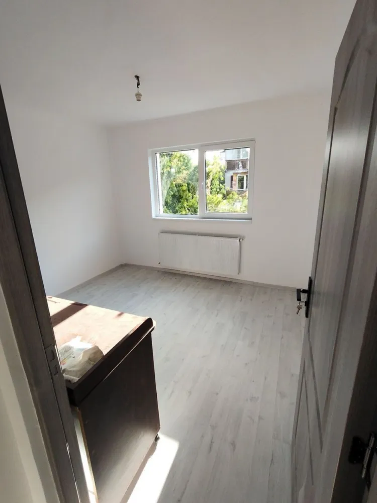 BRASADAS vinde ap 2 cam finisat Micro 16 etaj 2/4.