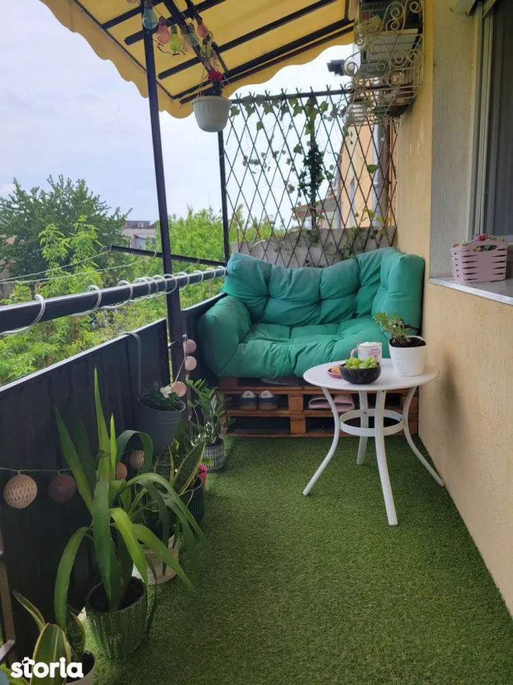 BRASADAS vinde ap 2 cam mobilat etaj 4/4. - Agentia imobiliara BRASADAS vinde apartament cu 2 camere semidecomandat, cu o suprafata totala de 57 mp, din care suprafata utila e de 52 mp.
Apartamentul dispune de 2 camere, bucatarie mare, 2 holuri, baie marita, balcon deschis amenajat frumos, parchet laminat peste tot, centrala termica Beretta,usa metalica, geamuri termopan, plasa de tantari peste tot, renovat in 2021.
Blocul este izolat,cu interfon,cu access la boxa de la intrare. Casa scarii este curata, intretinuta de o firma de curatenie. Aproape singuri la etaj,fara vecini. Nu are urme de infiltratie!Zona este una linistita,strada este sens unic,cu traffic redus.
Apartamentul se preda mobilat,dotat cu aer conditional, fara electrocasnicele mari (frigider,plita,cuptor,masina de spalat vase).
Www.brasadas.com.