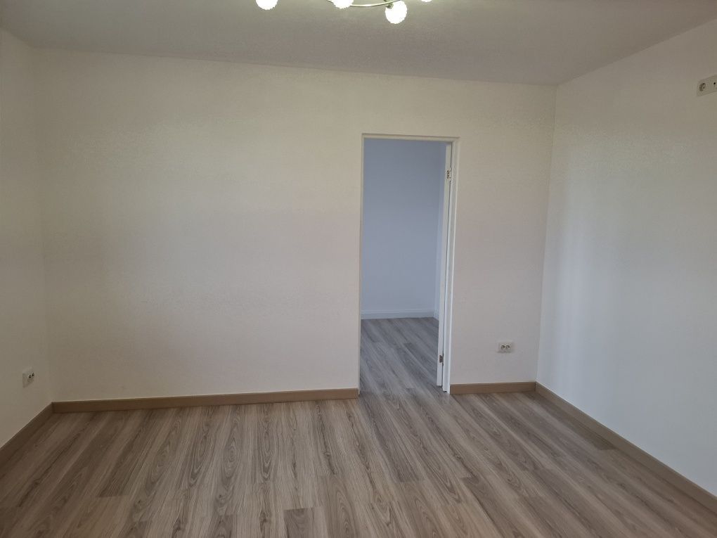 BRASADAS vinde ap 2 cam RENOVAT in Micro14 etaj 4/4.