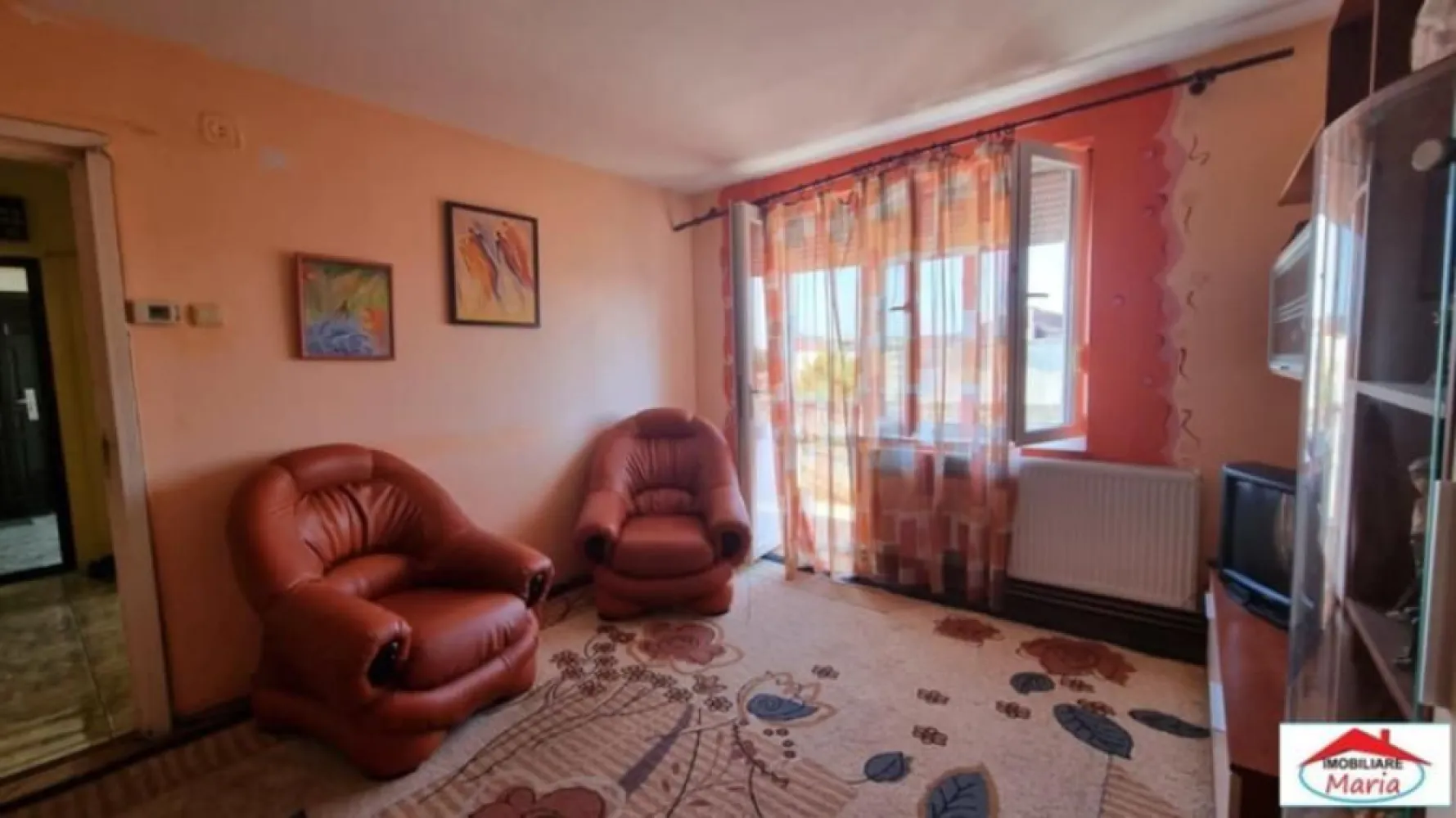 BRASADAS vinde ap 2 cam + balcon etaj 4/4 Solidaritatii. - Agentia Imobiliara BRASADAS vinde apartament cu 2 camere, 1 balcon 1 cămară și 1 pivniță.
Încălzire individuală pe gaz, conducte de apă noi, ușă de intrare metalică de siguranță, baie cu fereastră, jaluzele la toate ferestrele termopan. 
Blocul este acoperit cu acoperiș.
Școală, grădiniță, stație de autobuz, Lidl, parc și piață se află în imediată apropiere.
Www.brasadas.com.