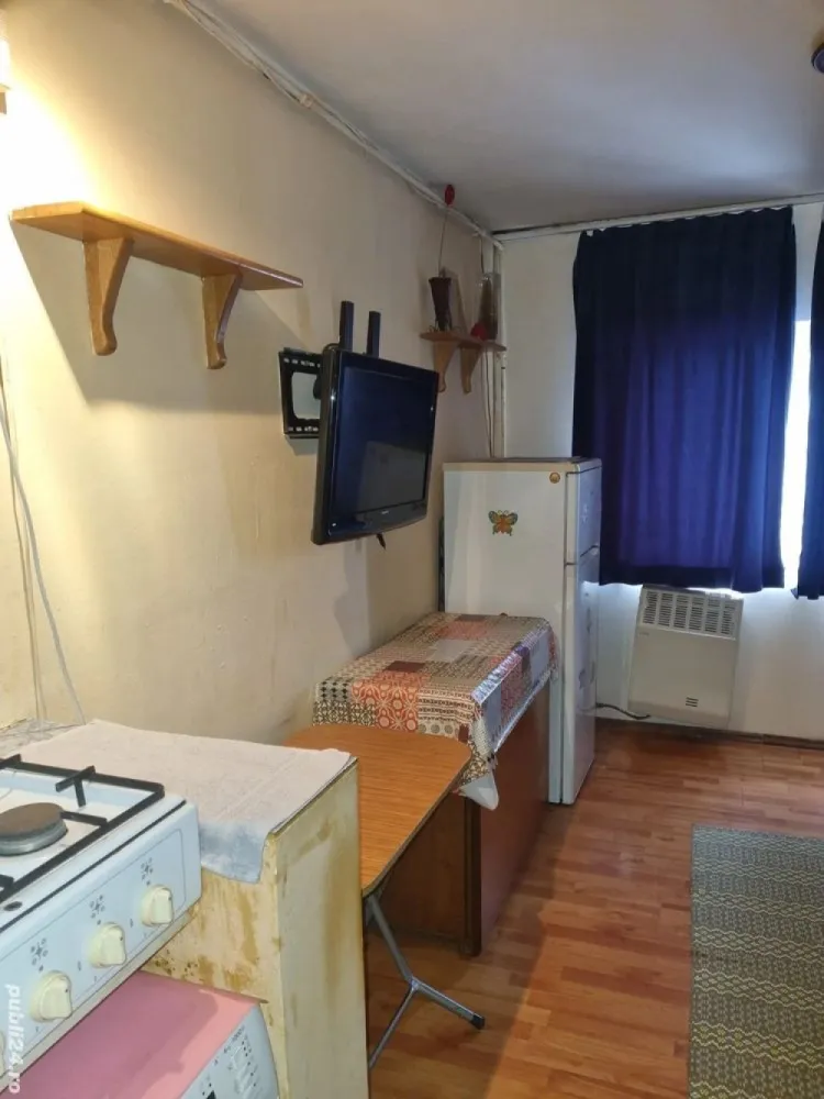 Vând garsonieră în .icro17 - Garsonieră în Micro 17. Etajul 4. Construită din uscătorie. 17 m2