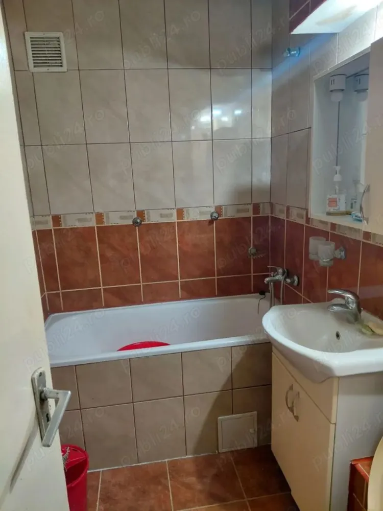 BRASADAS vinde ap cu 2 Cam etaj 1/4 Calea Traian - Agentia Imobiliara BRASADAS vinde apartament cu 2 camere la etajul 1, 50mp.

In centru, pe bulevardul Calea Traian. Compus din 2 camere + bucatarie + baie, hol.

Www.brasadas.com.