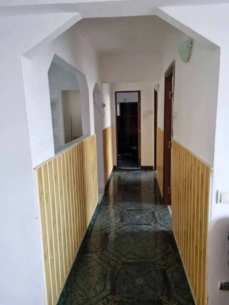 BRASADAS vinde ap 3 cam etaj 4/4 70mp Micro 16. - Agenția imobiliara BRASADAS vinde apartamet cu 3 camere utilat mobilat cu tot ce este in el . Apartamentul este in Micro 16 etaj 4/4, acoperis cu poala, 70mp. 
Doua camere sunt decomandate una este living open space, doua bai, balcon, debara mare, microcentrala, termopan, aer conditionat. 
Zona este foarte buna, este langa parcul Linistii, Policlinica, farmacii, magazine aproape, scoala, gradinita, digul Somes, scara curata, renovata, vecini cumsecade. 
Www.brasadas.com.