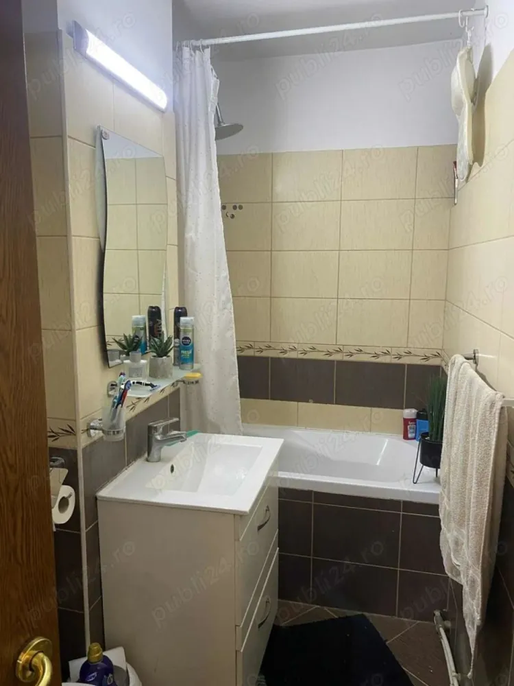 BRASADAS vinde ap 3 cam ( zonă liniștită ). - Agentia Imobiliara BRASADAS vinde apartament cu 3 camere in zona 14 Mai.
Descriere:
Vă oferim spre vânzare un apartament modern, spațios și luminos, perfect pentru familii sau cupluri care își doresc confort, intimitate sau chiar investiție pentru închiriere.
 Suprafață: 70 mp
 3 camere (living open space cu bucătăria + 2 dormitoare)
 2 băi 
 Curte împrejmuită, acces direct din bloc ideal pentru relaxare, pentru copii sau animale de companie.
 Zonă liniștită, aproape de școli, magazine și mijloace de transport
 Apartamentul combină funcționalitatea cu designul modern, oferind un spațiu primitor și practic.
 Www.brasadas.com.