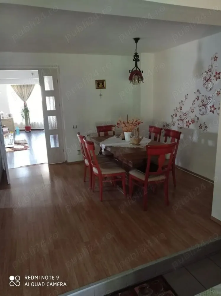 BRASADAS vinde casă in zona Closca - Agentia Imobiliara BRASADAS vinde casă in zona Closca 180 mp ,3 ari teren , la parter - living , dining room , bucătărie, baie iar la etaj 3 dormitoare și 1 baie , zonă liniștită .