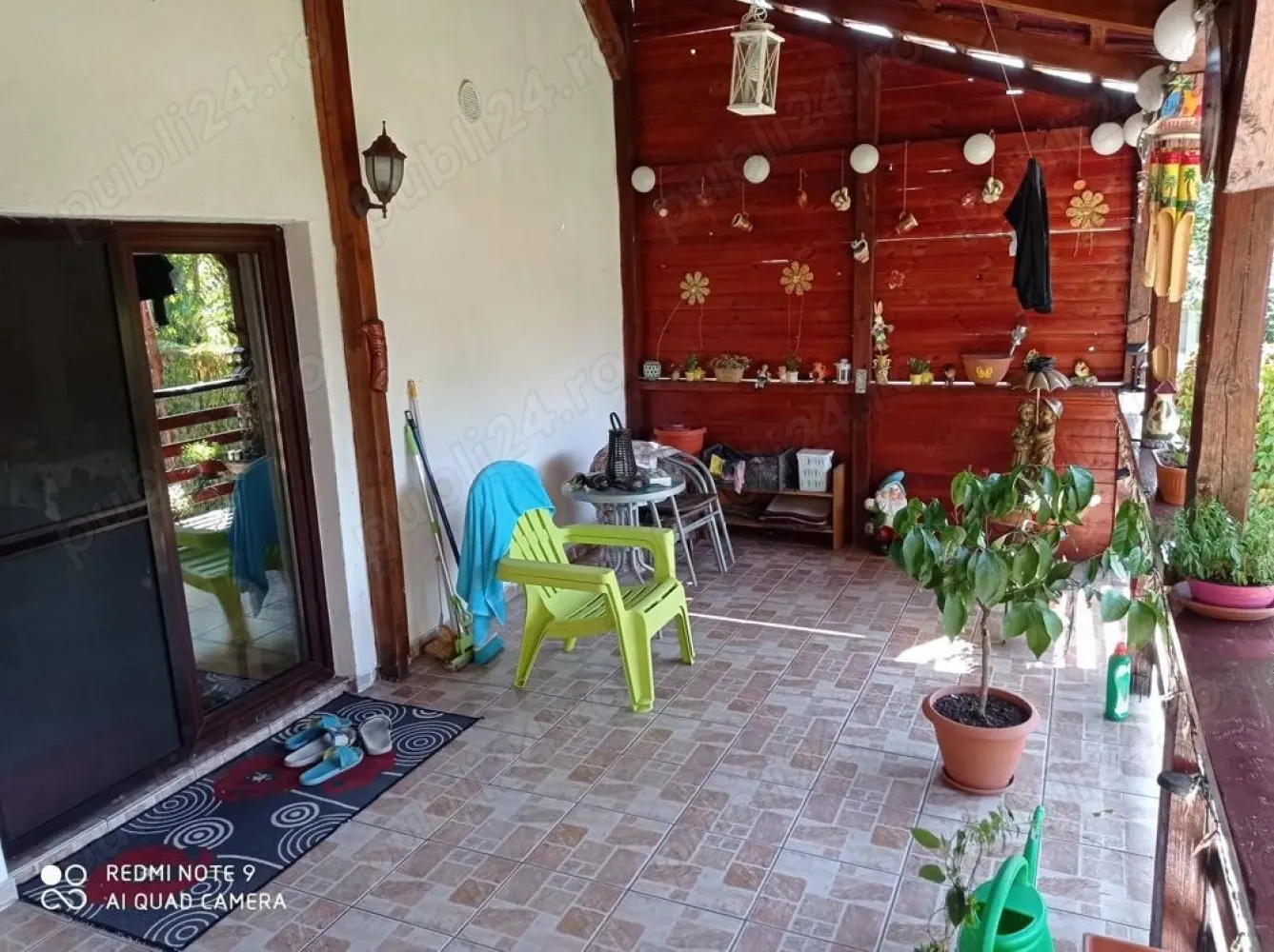 BRASADAS vinde casă in zona Closca - Agentia Imobiliara BRASADAS vinde casă in zona Closca 180 mp ,3 ari teren , la parter - living , dining room , bucătărie, baie iar la etaj 3 dormitoare și 1 baie , zonă liniștită .