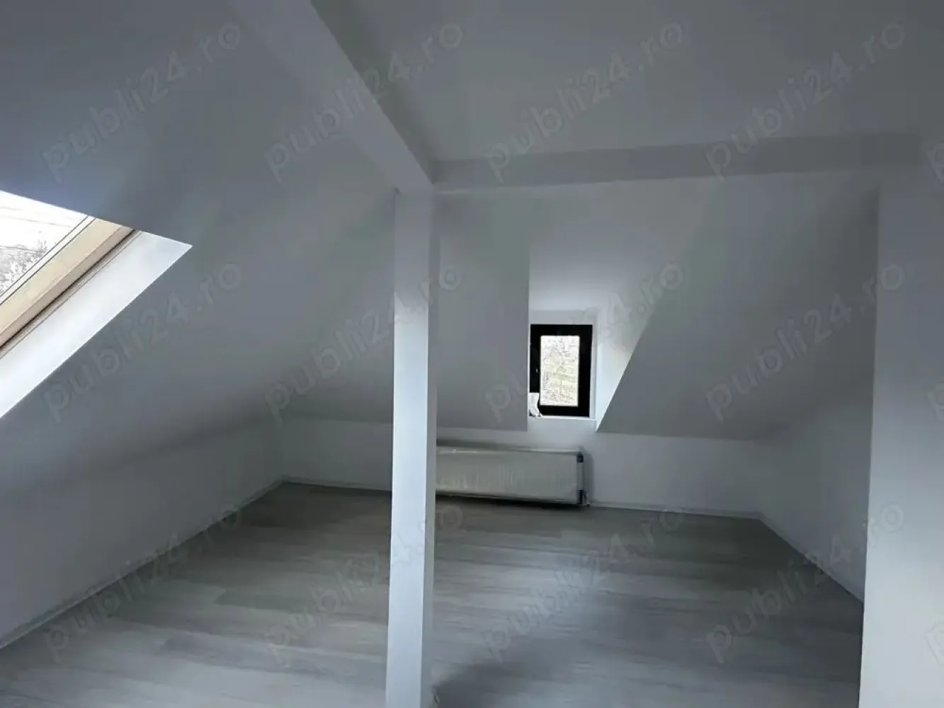 BRASADAS vinde Duplex 4 cam și curte 80 mp IRIS Bd. Muncii. - Agentia imobiliaraBRASADAS vinde duplex cu 4 camere, 80 mp utili și curte proprie de 80 mp, situat în zona Bulevardul Muncii o locație liniștită, cu acces facil către oraș și mijloace de transport (stație tramvai și stație autobuz STB la 5 minute de mers pe jos).

Imobilul are regim de înălțime P+M și a fost renovat complet în 2025.

Compartimentare:

Parter: hol, 2 camere, baie
Mansardă: hol, 2 camere

Curtea este ideală pentru relaxare, iar în fața porții există un loc de parcare disponibil.

Perfect pentru locuit sau investiție (închiriere).

www.brasadas.com.