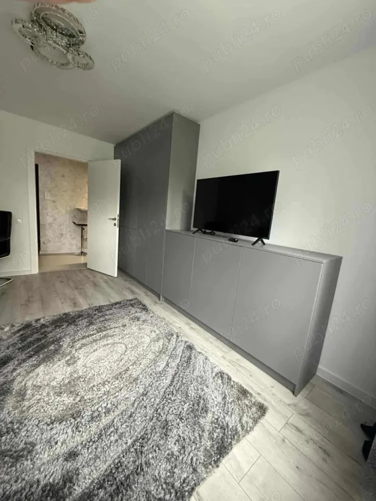P.F Vand apartament in Plopilor cu doua camere, zona Platinia - P.F Vand apartament in Plopilor vechi cu doua camere, decomandat, complet mobilat si utilat, dotat cu centrala proprie,compartimentat astfel: living, dormitor, bucătărie, baie si doua holuri.
Suprafata apartamentului este de 41mp, situat la parterul inalt al unui imobil cu 4 etaje.
Este situat in zona Centrului Comercial Platinia, pozitionat intr-o zona deosebit de frumoasa, la doar cateva minute de Parcul Central, BT Arena, Bazinul Olimpic si Parcul Iuliu Hateganu.
Zona ofera acces rapid la mijloacele de transport in comun,magazine, banci,farmacii,loc de joaca pentru copii, restaurante,cafenele. 
Pret 170.000 Eur

Pentru mai multe detalii sunati la nr de tel: