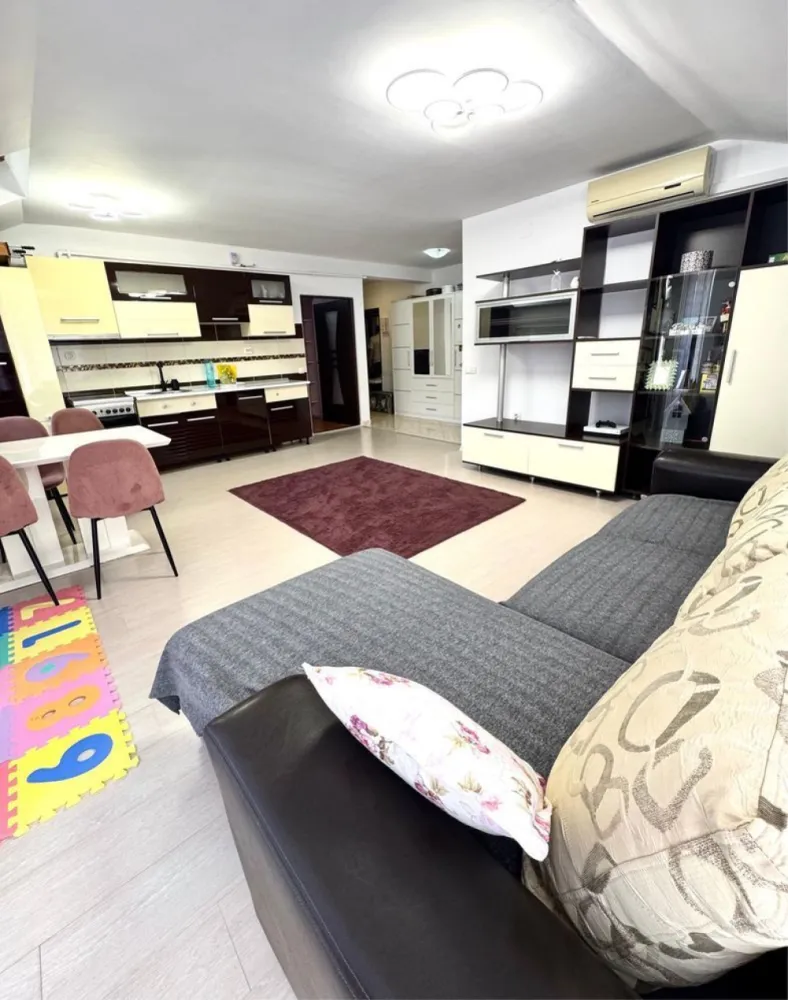 BRASADAS vinde ap 2 cam, Floresti. - Agentia Imobiliara BRASADAS vinde apartament in Floresti la mansarda ( dar NU este ultimul etaj, deasupra fiind locatari ), f aproape de JYSK, Kik, statia de autobus, etc, mobilat/utilat, cu CF., include loc de parcare exterior, 56 mp utili si 8 mp balcon disponibil imediat.
www.brasadas.com.